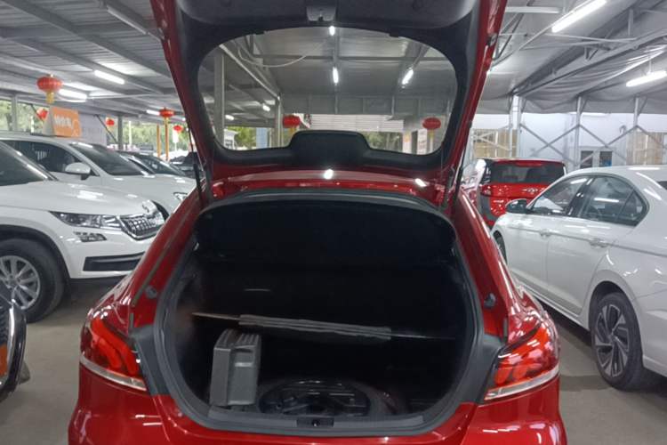 Used MG 6 2017 20T Automatic Luxury Smart Connect Version China V Standard Trunk