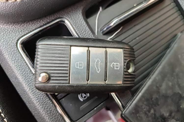 Used MG 6 2017 20T Automatic Luxury Smart Connect Version China V Standard Vehicle Key