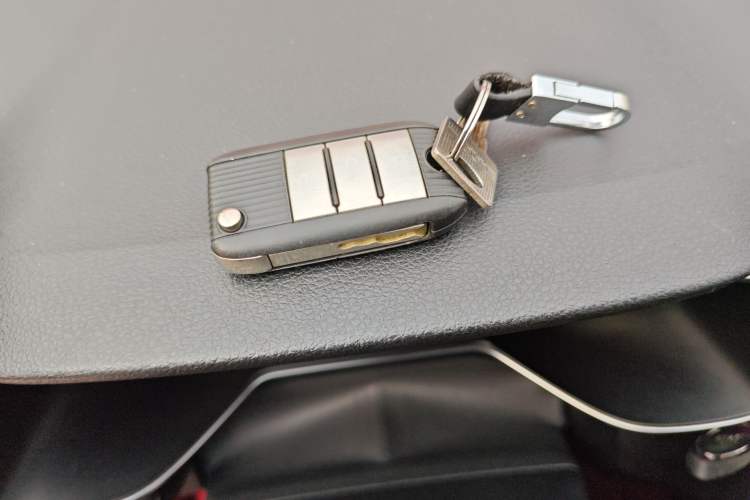 Used MG 6 2017 20T Manual Luxury Smart Connect Version China V Standard Vehicle Key