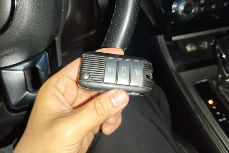 Used MG 6 2017 20T Automatic Luxury Smart Connect Version China V Standard Vehicle Key