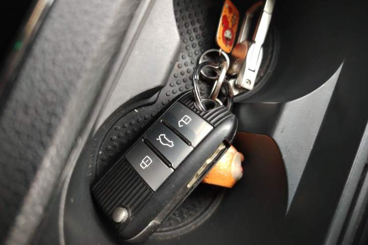 Used MG 6 2017 20T Automatic Luxury Smart Connect Version China V Standard Vehicle Key