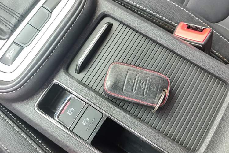 Used MG 6 2017 20T Automatic Luxury Smart Connect Version China V Standard Vehicle Key
