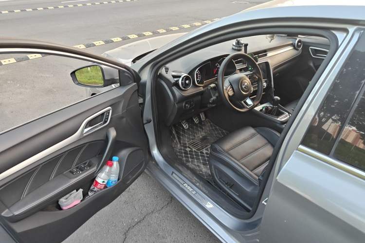 Used MG 6 2017 20T Manual Luxury Smart Connect Version China V Standard Driver Seat