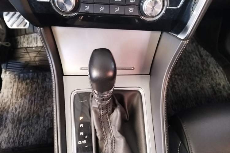 Used MG 6 2017 20T Automatic Luxury Smart Connect Version China V Standard Gear Lever