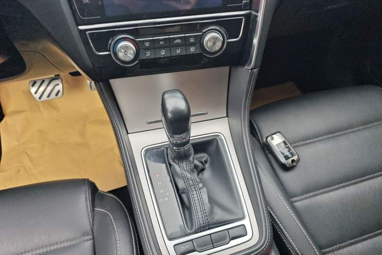 Used MG 6 2017 20T Automatic Luxury Smart Connect Version China V Standard Gear Lever