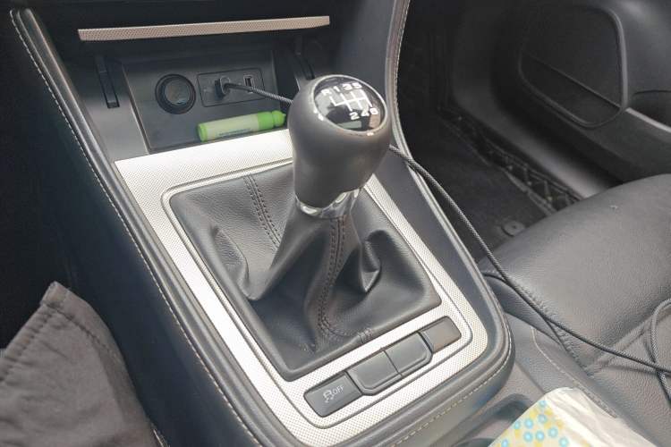 Used MG 6 2017 20T Manual Luxury Smart Connect Version China V Standard Gear Lever