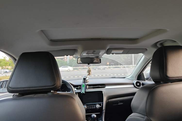 Used MG 6 2017 20T Manual Luxury Smart Connect Version China V Standard Headliner