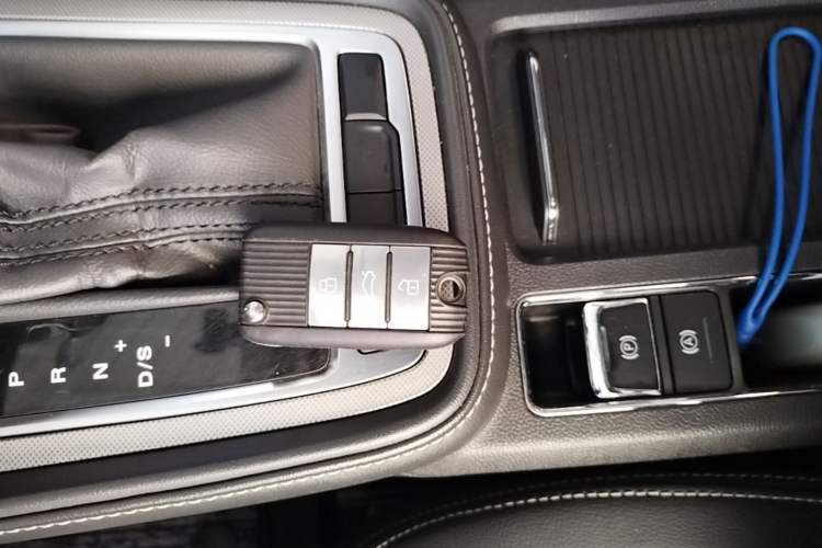 Used MG 6 2017 20T Automatic Luxury Smart Connect Version China V Standard Interior 1