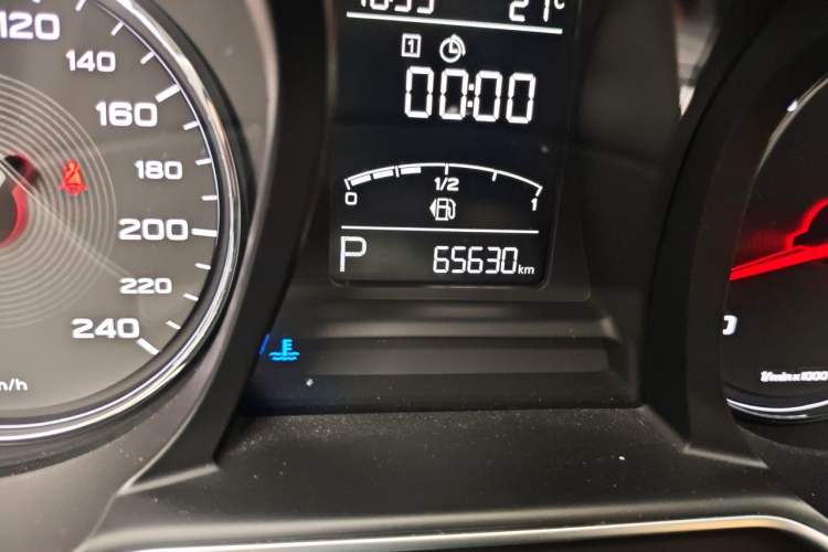 Used MG 6 2017 20T Automatic Luxury Smart Connect Version China V Standard Odometer Close Up