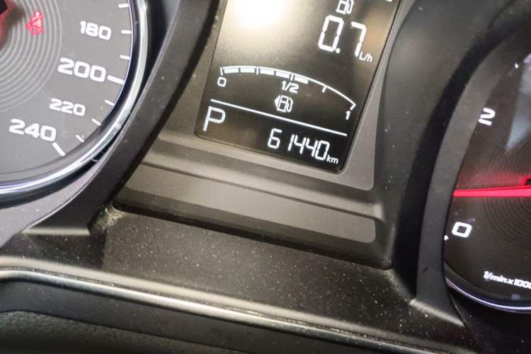 Used MG 6 2017 20T Automatic Prestige Internet Edition China V Standard Odometer Close Up