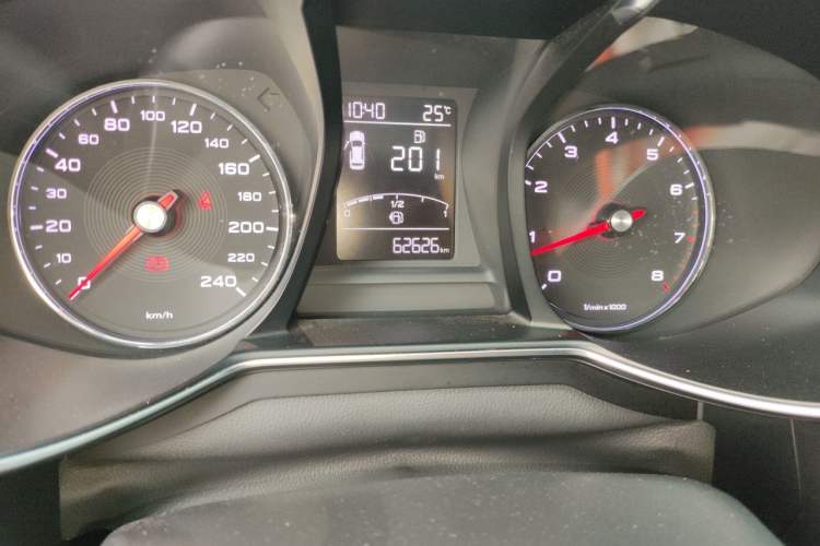 Used MG 6 2017 20T Manual Luxury Smart Connect Version China V Standard Odometer Close Up