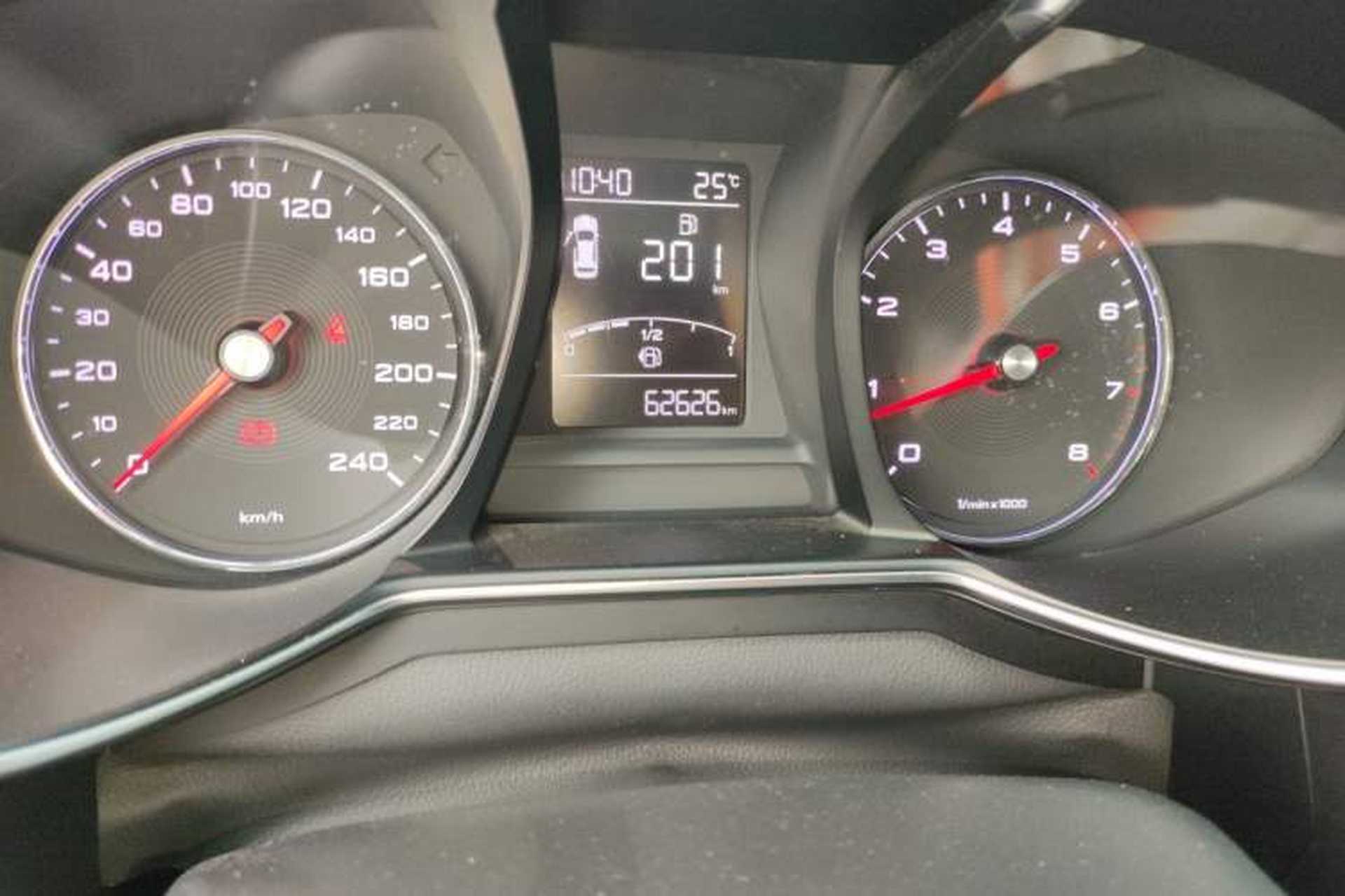 Used MG 6 2017 20T Manual Luxury Smart Connect Version China V Standard Odometer Close Up