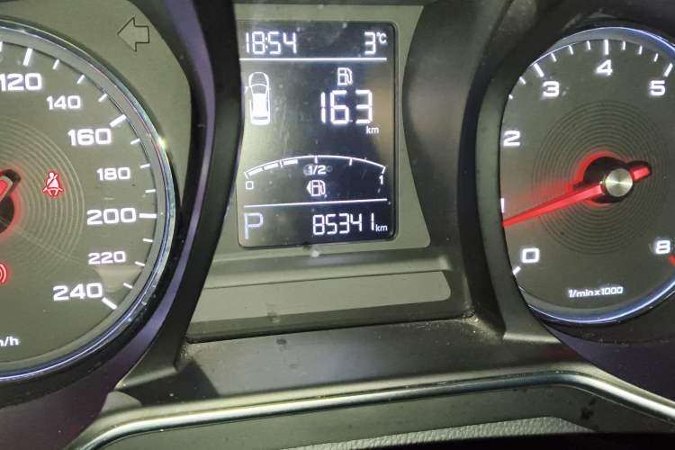Used MG 6 2017 20T Automatic Luxury Smart Connect Version China V Standard Odometer Close Up