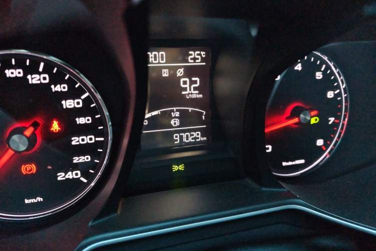 Used MG 6 2017 20T Manual Luxury Smart Connect Version China V Standard Odometer Close Up