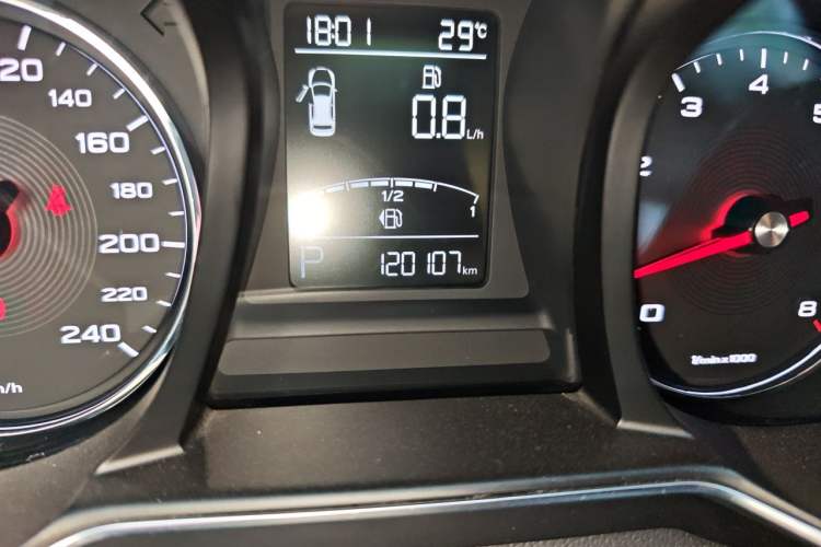 Used MG 6 2017 20T Automatic Luxury Smart Connect Version China V Standard Odometer Close Up