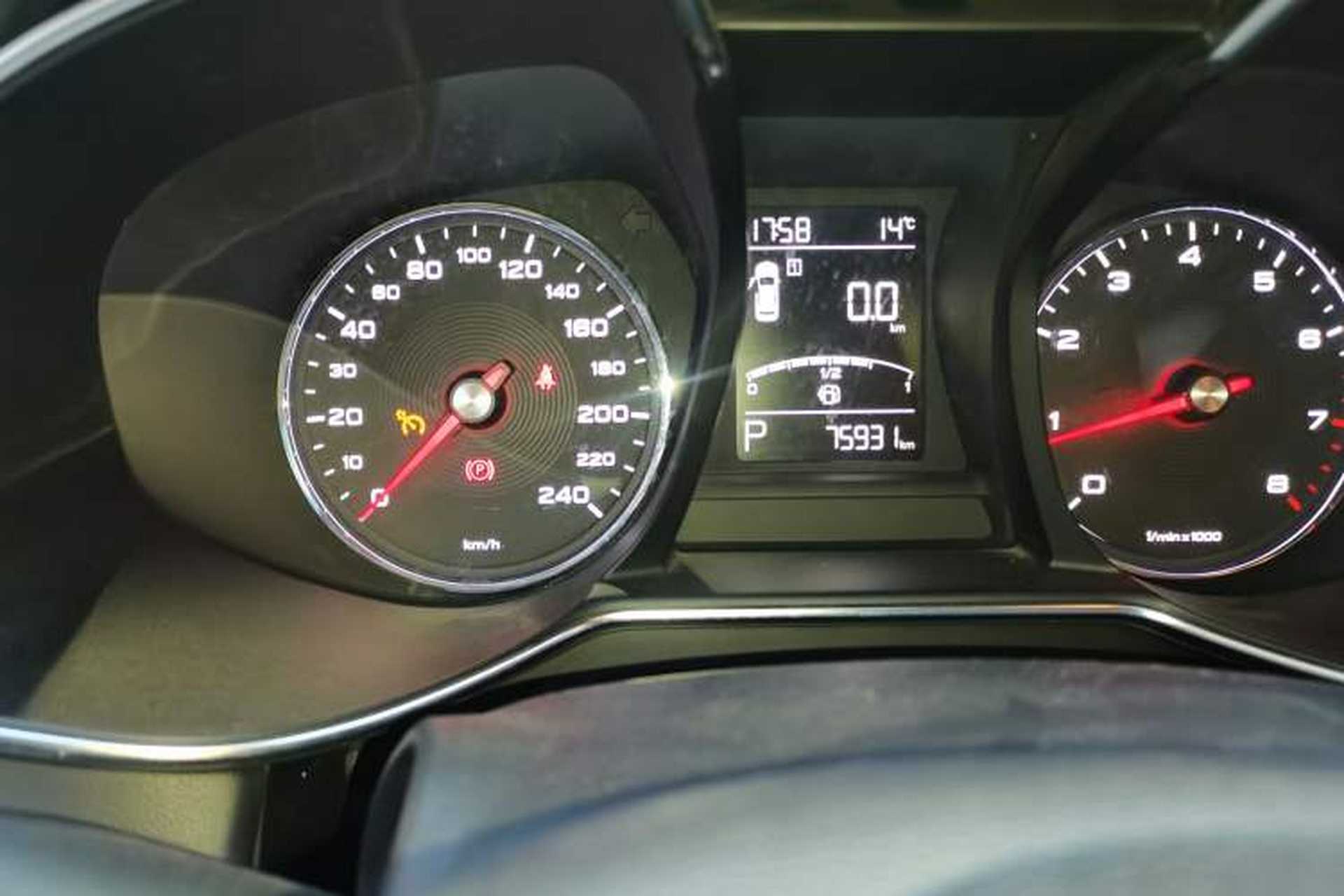 Used MG 6 2017 20T Automatic Luxury Smart Connect Version China V Standard Odometer Close Up