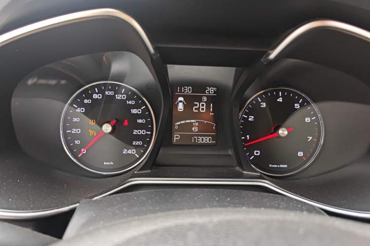 Used MG 6 2017 20T Automatic Luxury Smart Connect Version China V Standard Odometer Close Up