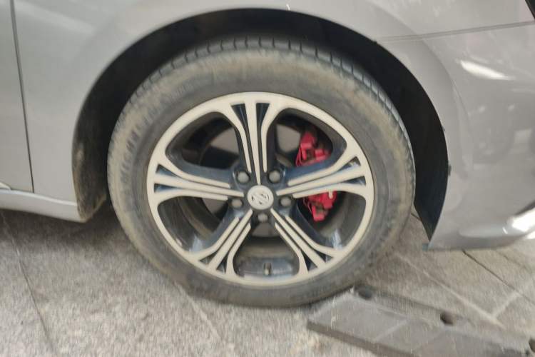 Used MG 6 2017 20T Manual Luxury Smart Connect Version China V Standard Right Front Wheel Hub