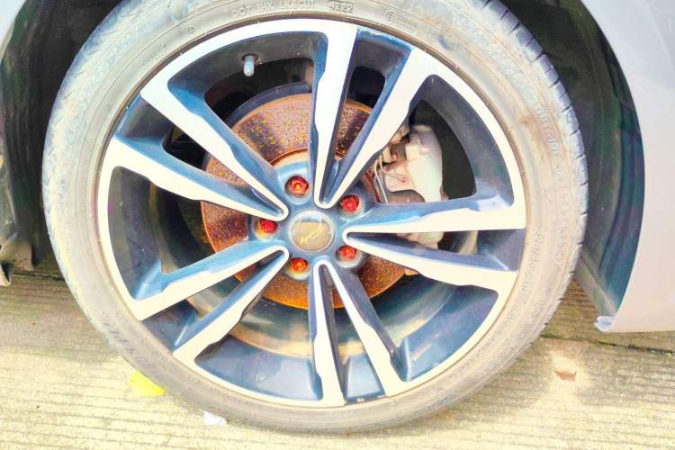 Used MG 6 2017 20T Automatic Trophy Prestige Internet Edition China V Standard Right Front Wheel Hub