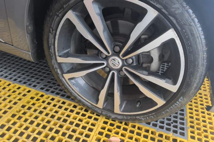 Used MG 6 2017 20T Automatic Trophy Prestige Internet Edition China V Standard Right Front Wheel Hub