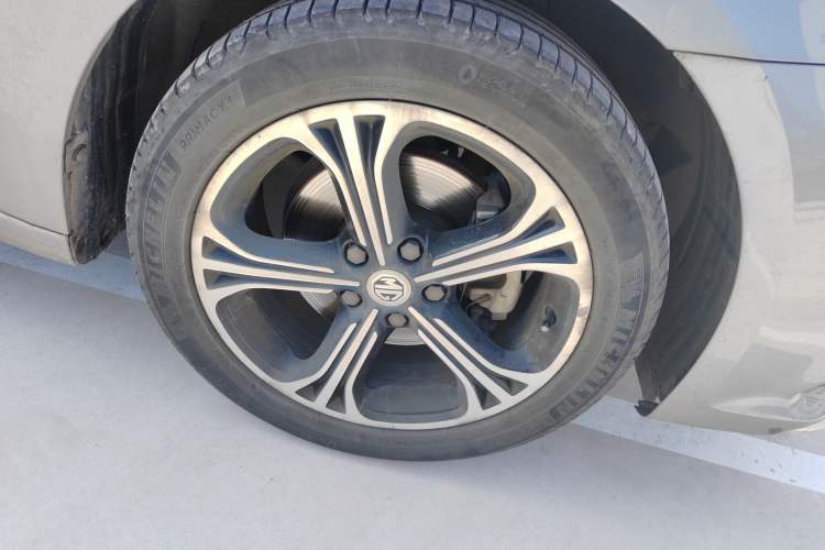 Used MG 6 2017 20T Automatic Luxury Smart Connect Version China V Standard Right Front Wheel Hub