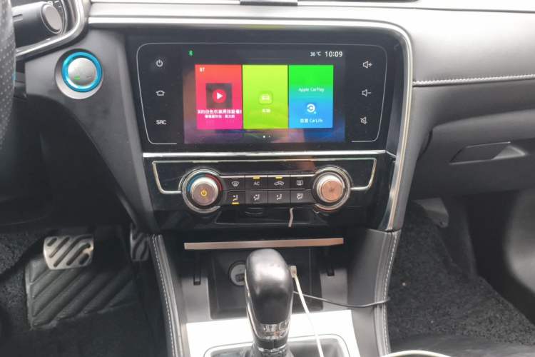 Used MG 6 2017 20T Automatic Luxury Smart Connect Version China V Standard Audio And AC Panel