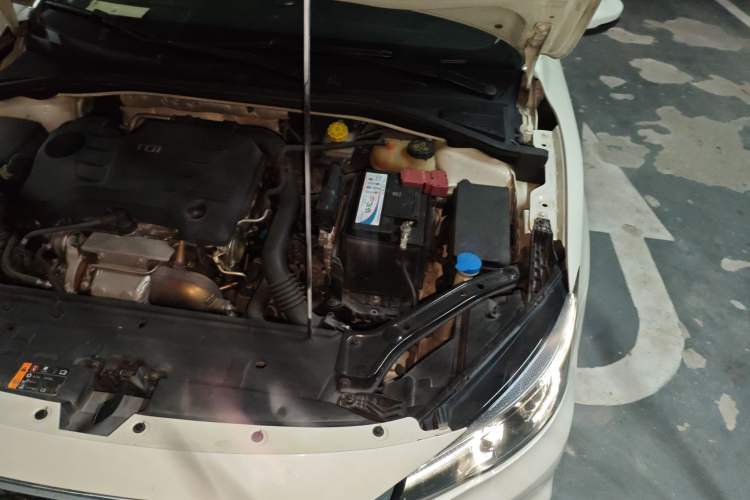 Used MG 6 2017 20T Manual Luxury Smart Connect Version China V Standard Engine Bay Left