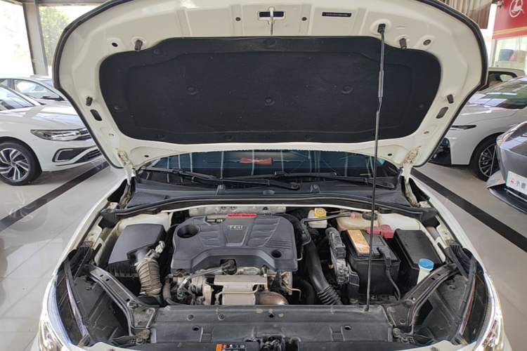 Used MG 6 2017 20T Automatic Luxury Smart Connect Version China V Standard Engine Bay