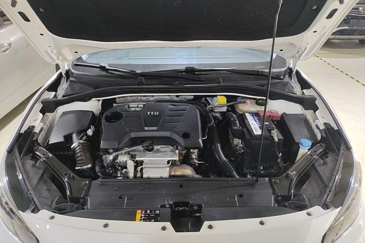 Used MG 6 2017 20T Automatic Luxury Smart Connect Version China V Standard Engine Bay