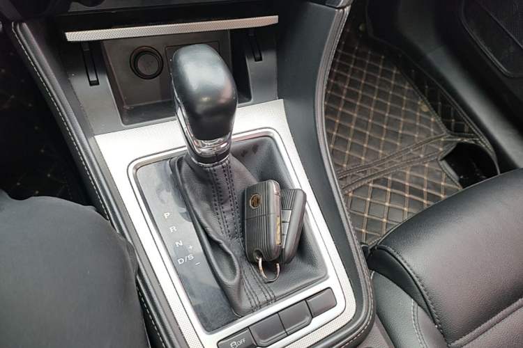 Used MG 6 2017 20T Automatic Luxury Smart Connect Version China V Standard Gear Lever