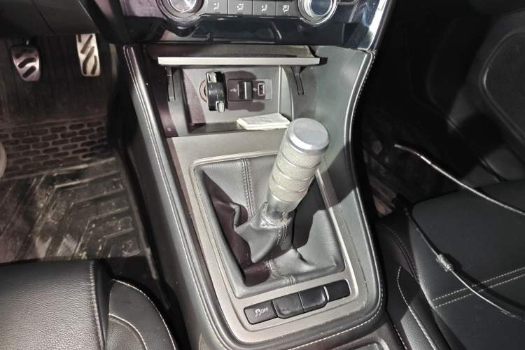 Used MG 6 2017 20T Manual Luxury Smart Connect Version China V Standard Gear Lever