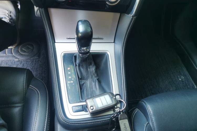 Used MG 6 2017 20T Automatic Luxury Smart Connect Version China V Standard Gear Lever