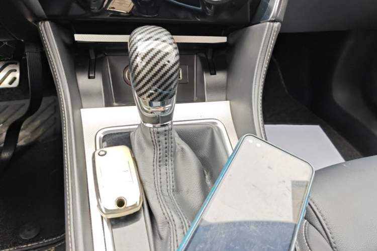 Used MG 6 2017 20T Automatic Luxury Smart Connect Version China V Standard Gear Lever