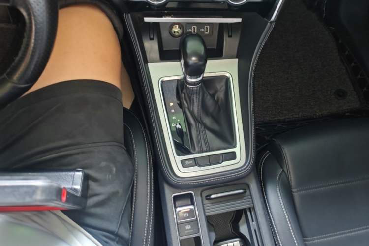 Used MG 6 2017 20T Automatic Luxury Smart Connect Version China V Standard Gear Lever