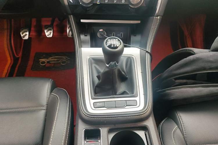 Used MG 6 2017 20T Manual Luxury Smart Connect Version China V Standard Gear Lever