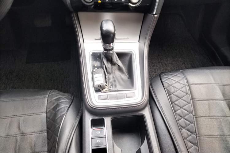 Used MG 6 2017 20T Automatic Elite Smart Connect Version China V Standard Gear Lever