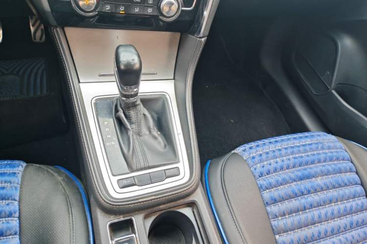 Used MG 6 2017 20T Automatic Luxury Smart Connect Version China V Standard Gear Lever