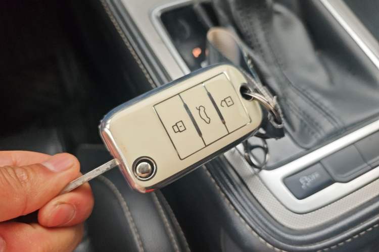 Used MG 6 2017 20T Automatic Luxury Smart Connect Version China V Standard Interior 1