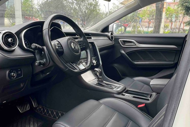 Used MG 6 2017 20T Automatic Luxury Smart Connect Version China V Standard Interior 4