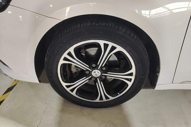 Used MG 6 2017 20T Automatic Luxury Smart Connect Version China V Standard Left Front Wheel Hub