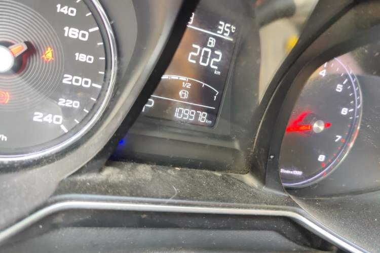 Used MG 6 2017 20T Automatic Luxury Smart Connect Version China V Standard Odometer Close Up