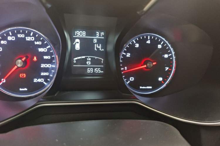 Used MG 6 2017 20T Manual Luxury Smart Connect Version China V Standard Odometer Close Up