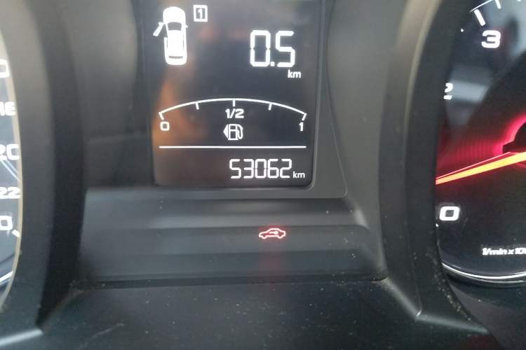 Used MG 6 2017 20T Manual Luxury Smart Connect Version China V Standard Odometer Close Up
