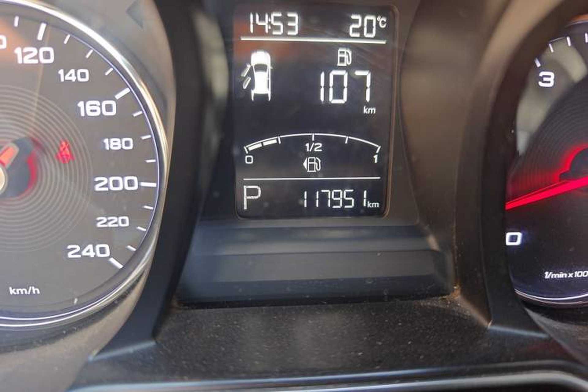 Used MG 6 2017 20T Automatic Prestige Internet Edition China V Standard Odometer Close Up