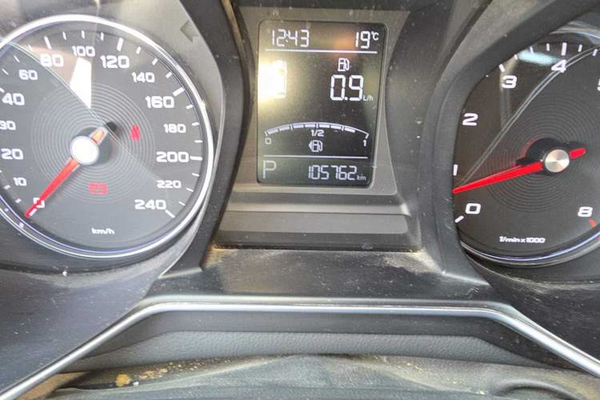 Used MG 6 2017 20T Automatic Luxury Smart Connect Version China V Standard Odometer Close Up