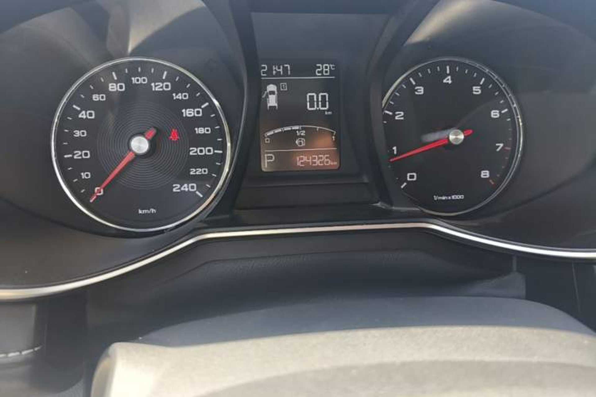 Used MG 6 2017 20T Automatic Luxury Smart Connect Version China V Standard Odometer Close Up