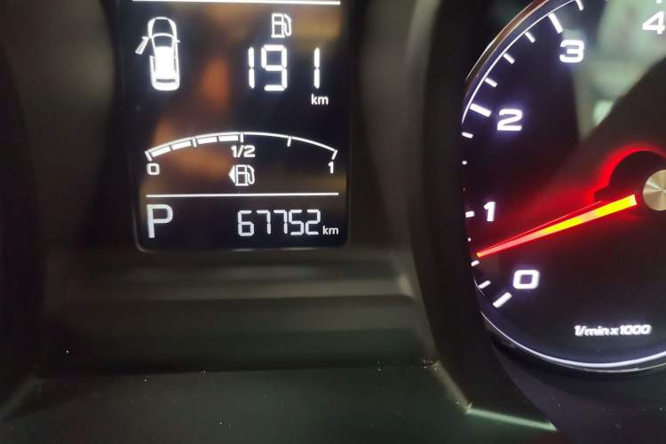 Used MG 6 2017 20T Automatic Luxury Smart Connect Version China V Standard Odometer Close Up