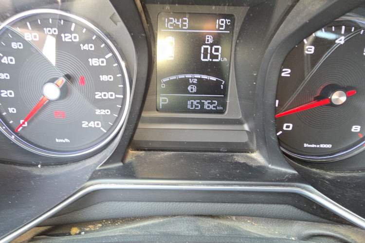 Used MG 6 2017 20T Automatic Luxury Smart Connect Version China V Standard Odometer Close Up