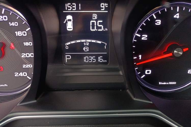 Used MG 6 2017 20T Automatic Luxury Smart Connect Version China V Standard Odometer Close Up