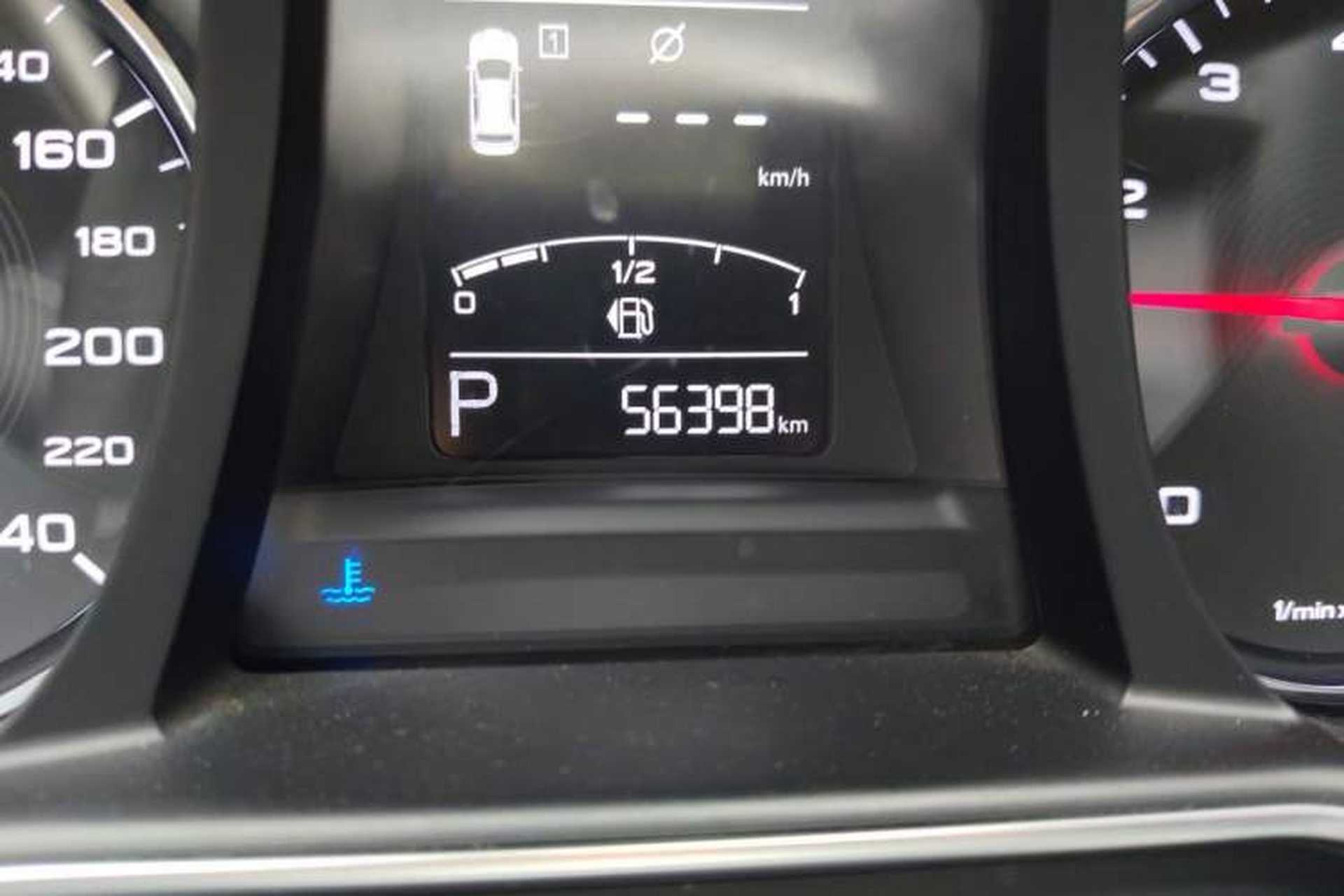 Used MG 6 2017 20T Automatic Luxury Smart Connect Version China V Standard Odometer Close Up